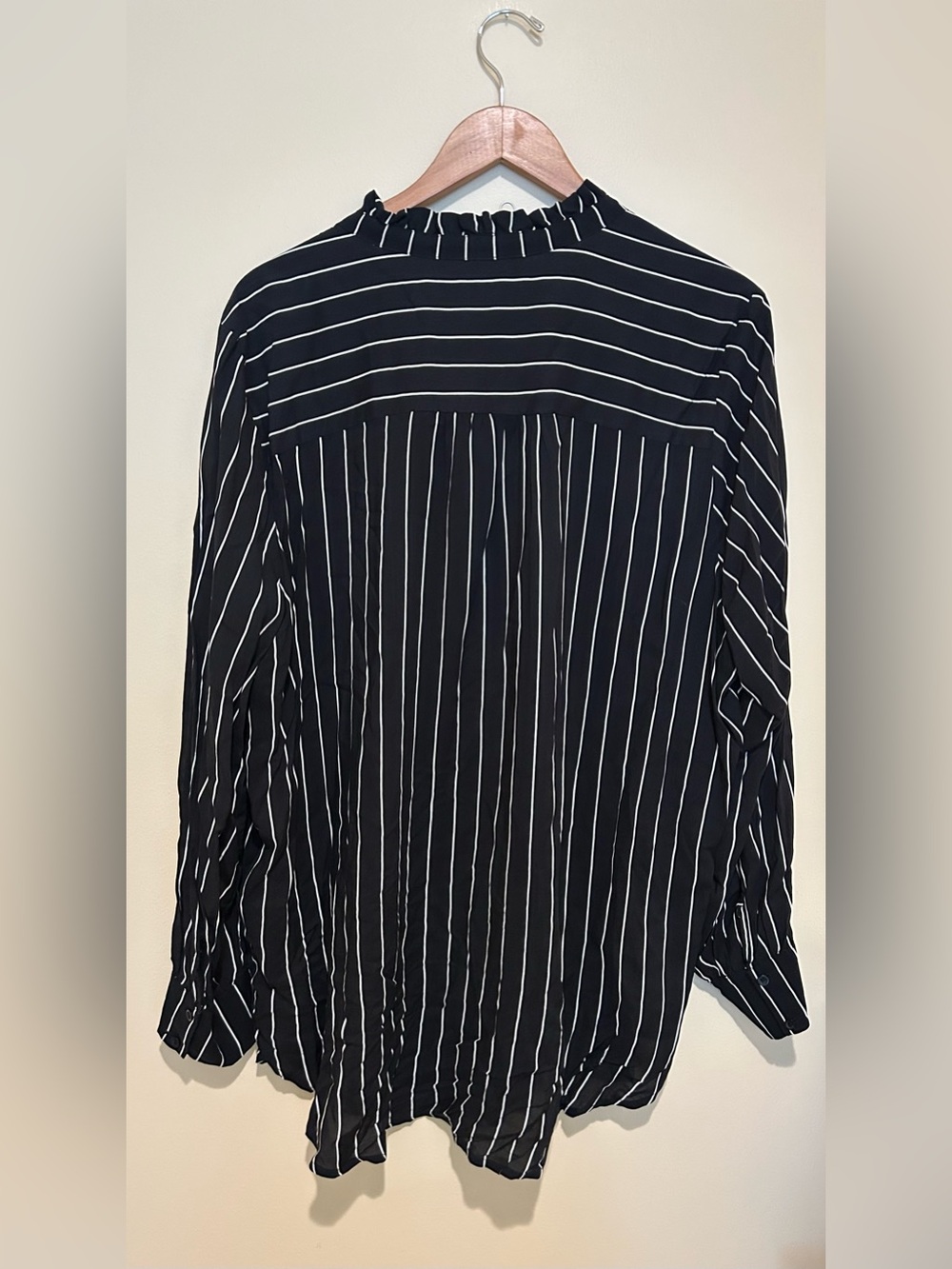 Simply Vera Vera Wang Women's Black Vertical Stripe Button-Down Shirt XXL - Picture 2 of 7